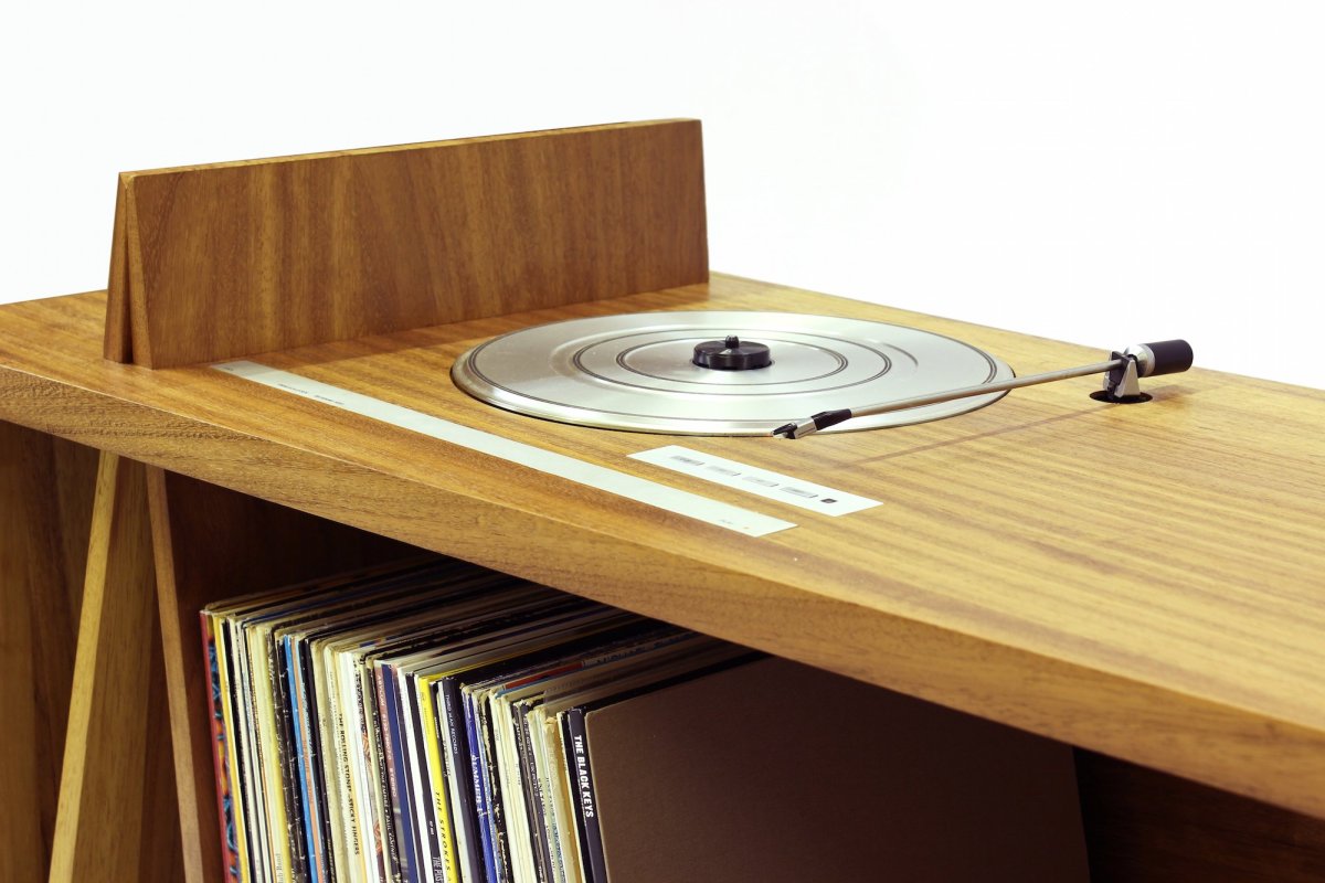 Полка для виниловых пластинок