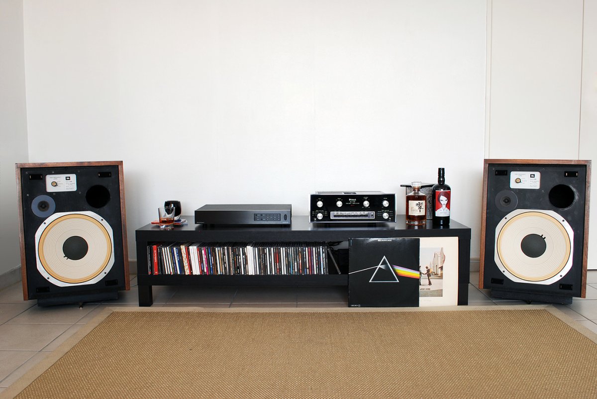 Полка для виниловых пластинок