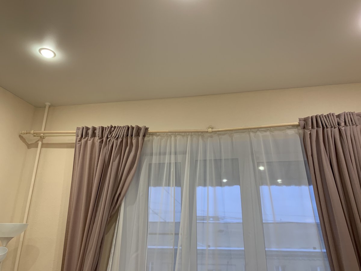 Карнизы для штор в интерьере