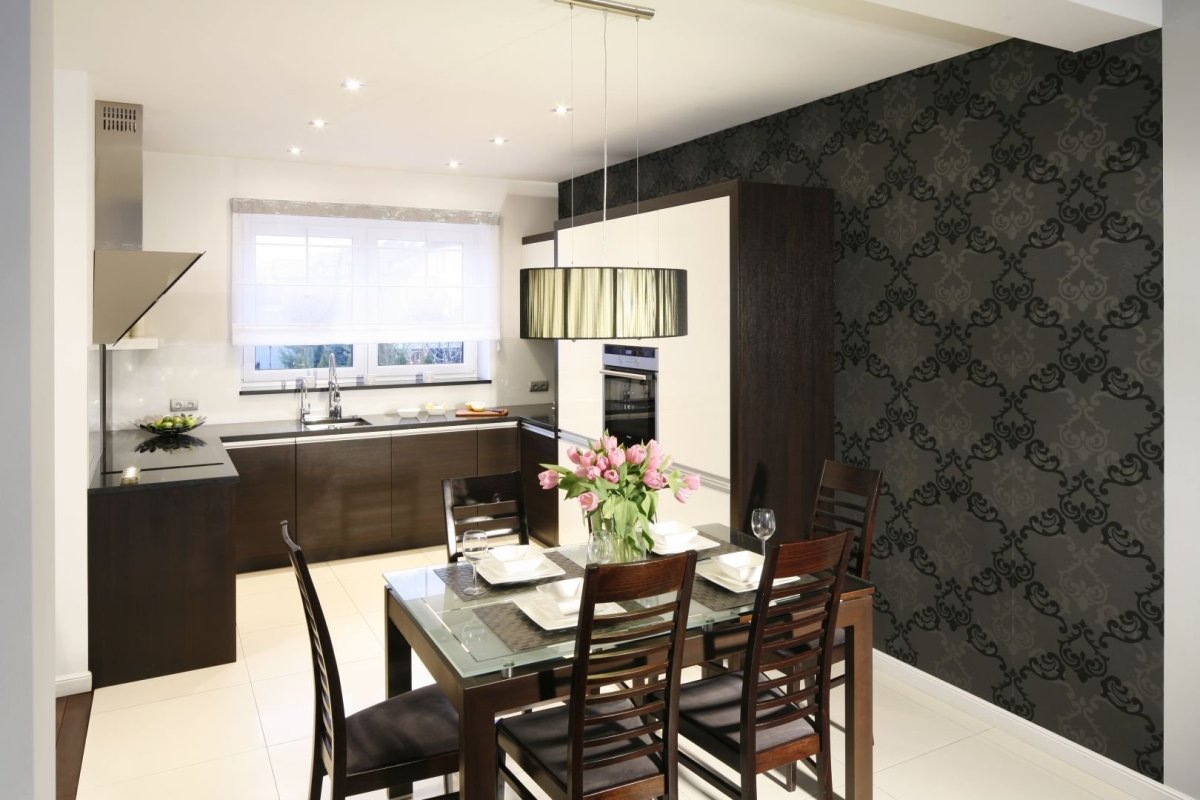 Кухня в теплых тонах