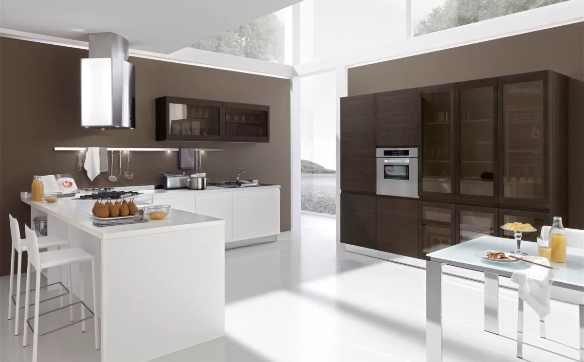 Коричневые кухни