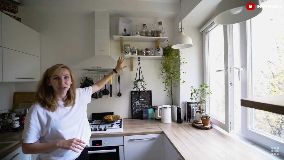 Столешницы вместе с подоконниками на кухне