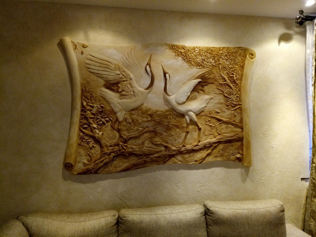 Барельеф на доске