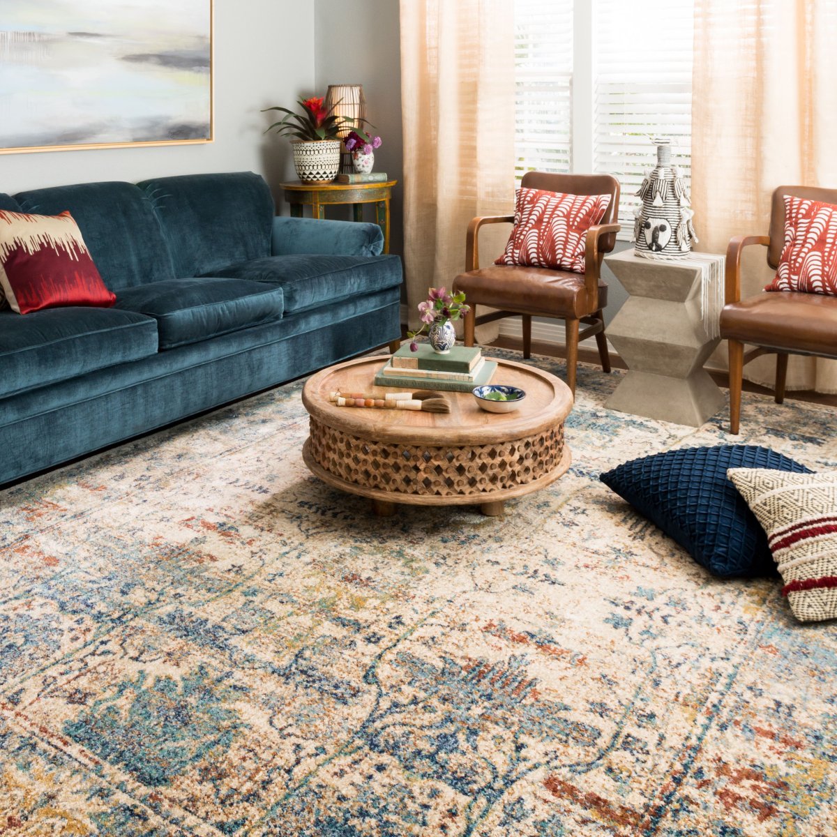 Шторы и ковер в одном стиле