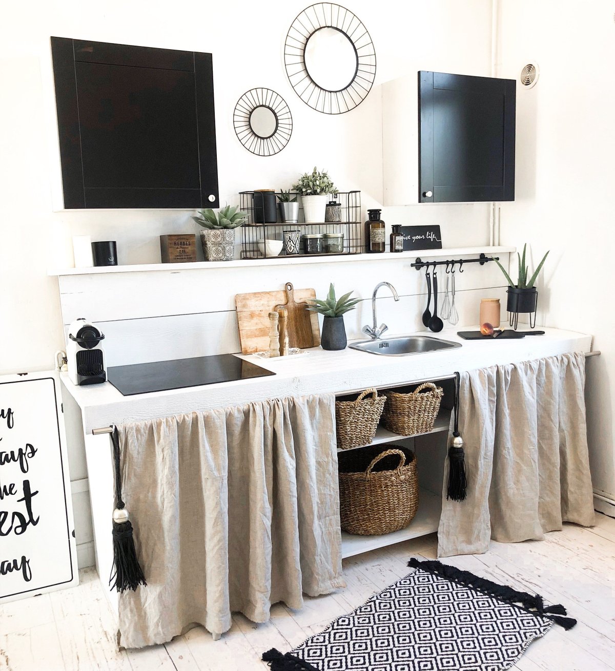 Открытые полки на кухне