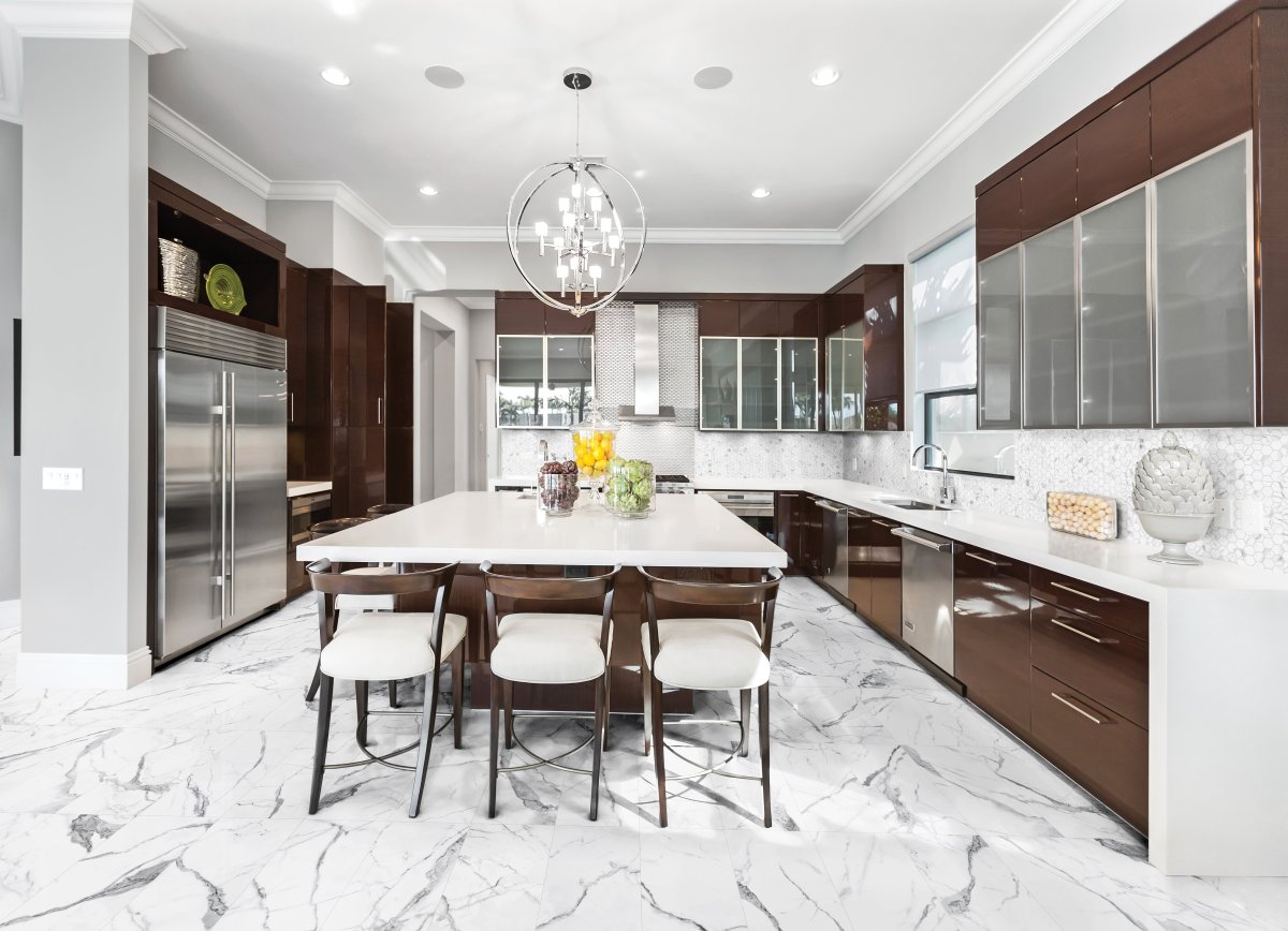 Как переделать темную кухню