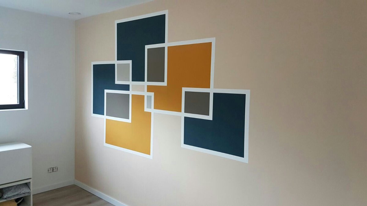 Геометрические фигуры на стене