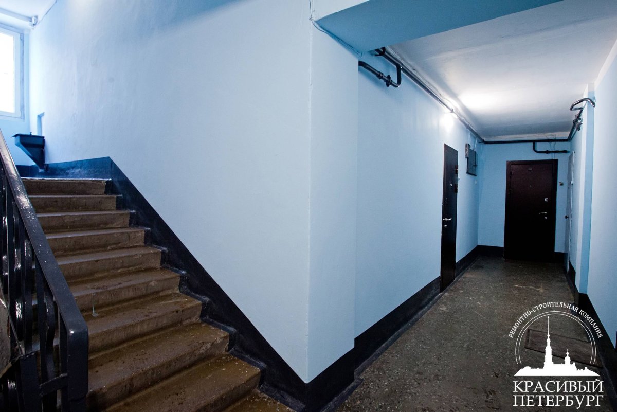 Окраска стен в подъезде