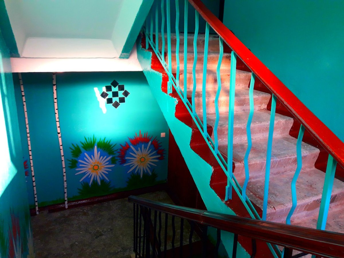 Украшение подъезда цветами