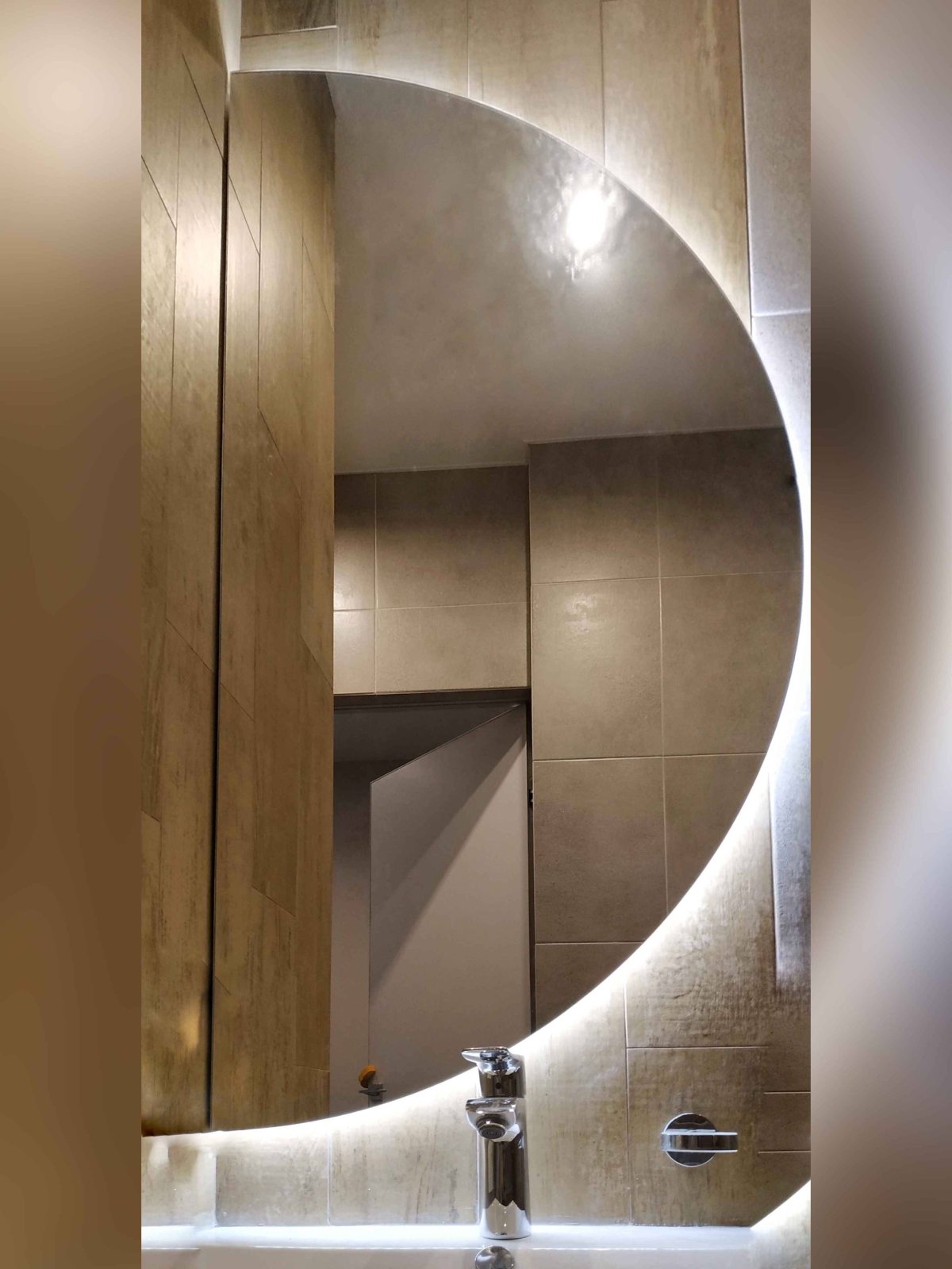 Зеркало арка 390х590 с полкой