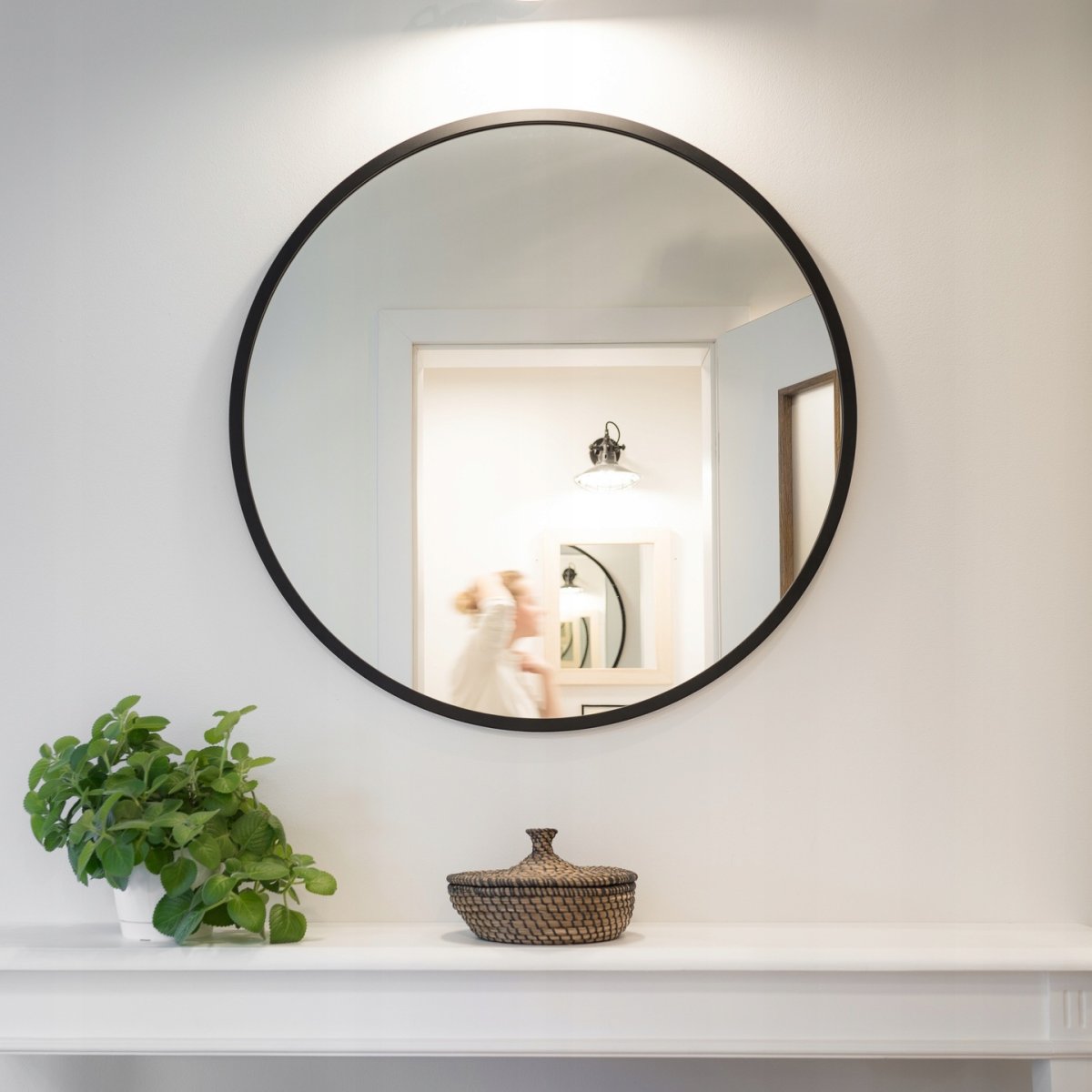 Круглое зеркало в интерьере