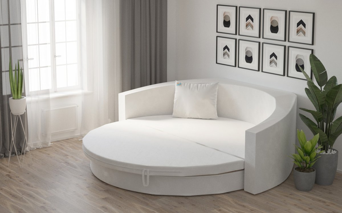 Необычный красный диван