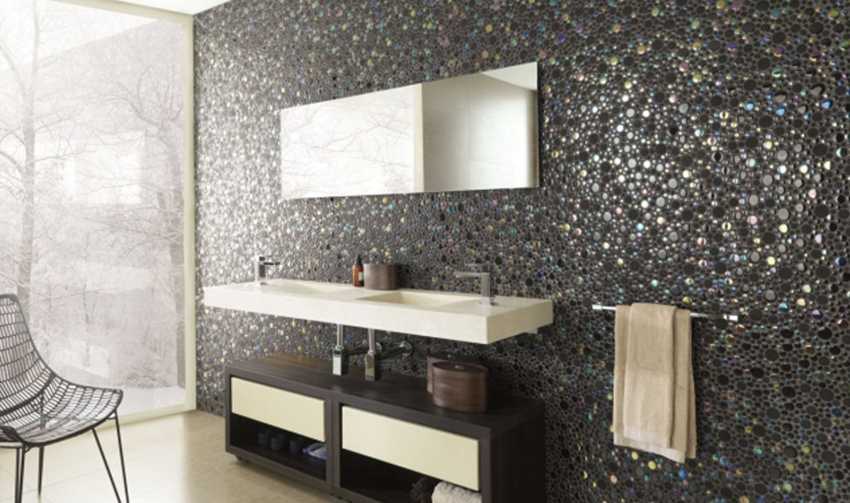 Декоративный камень в ванной