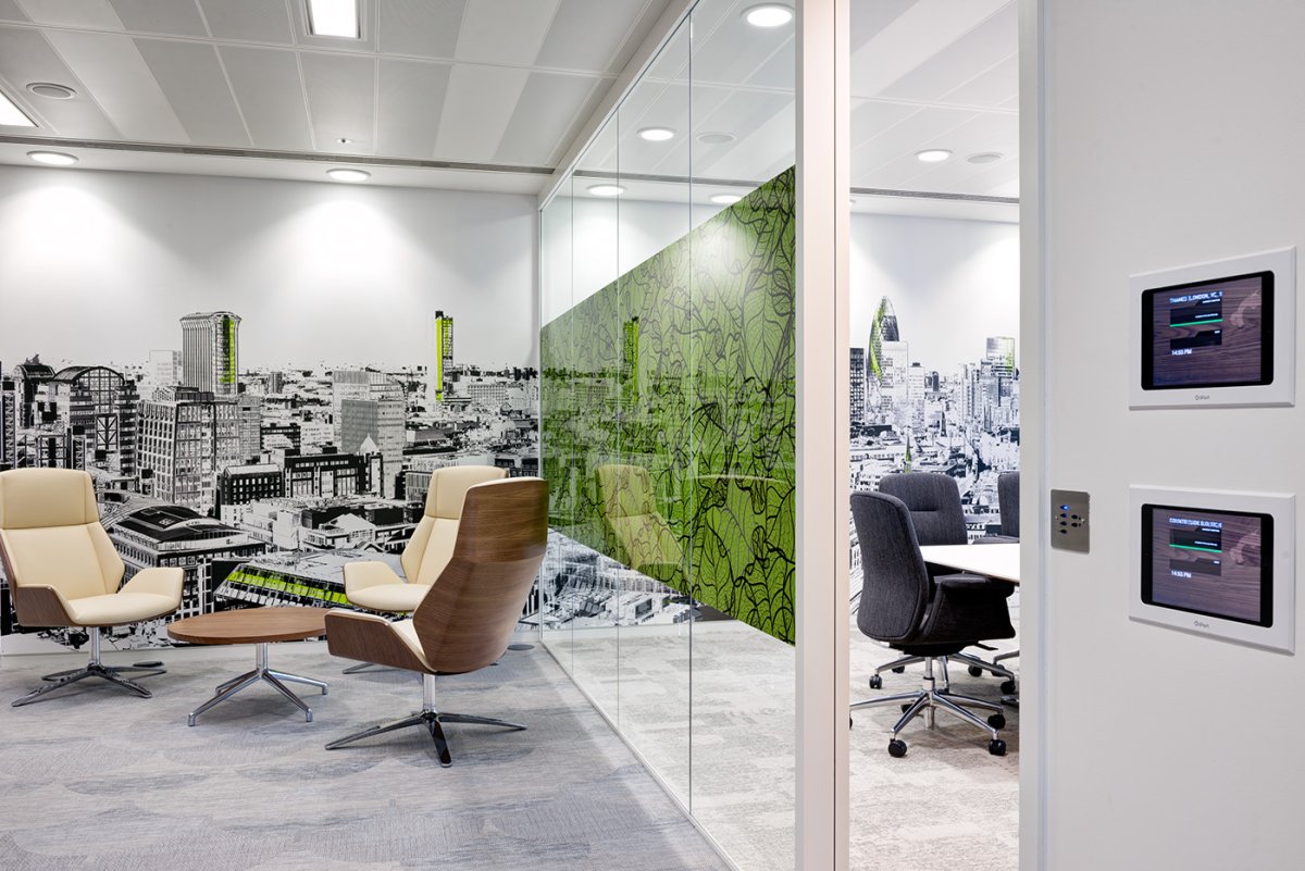 Интерьер офис стена
