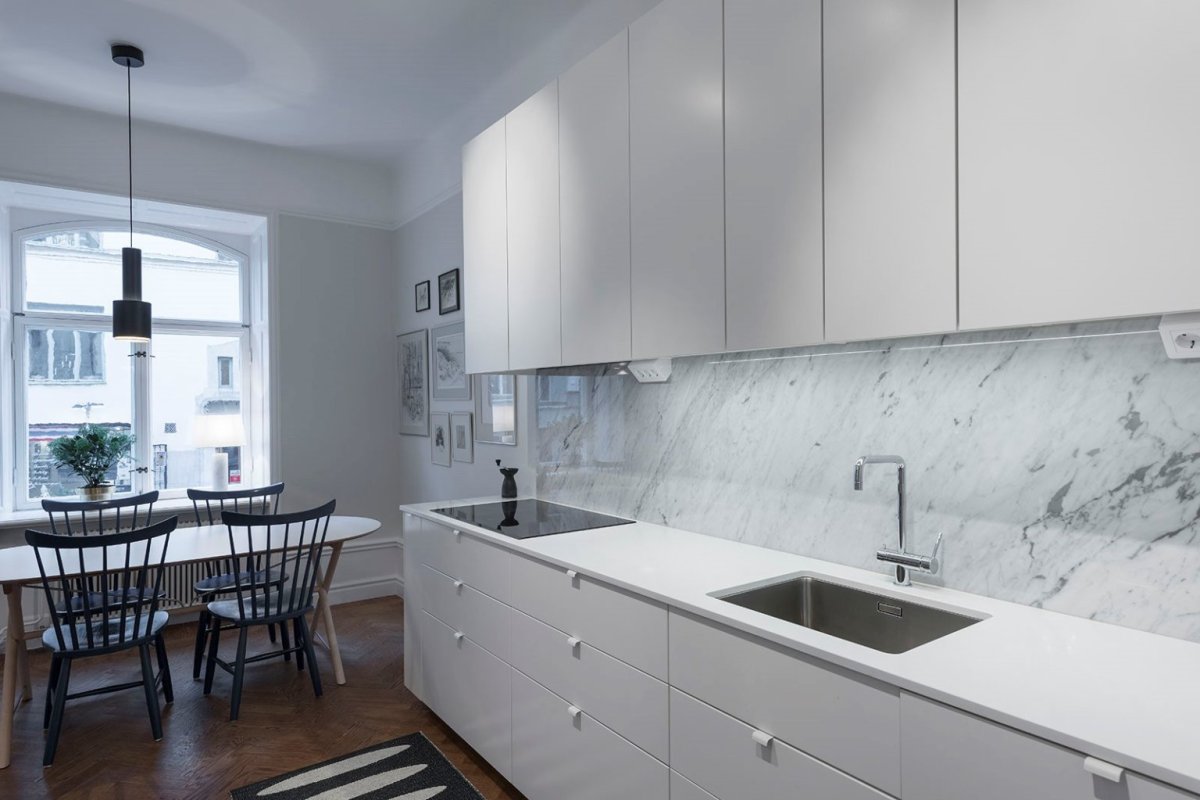 Кухня с деревянной столешницей