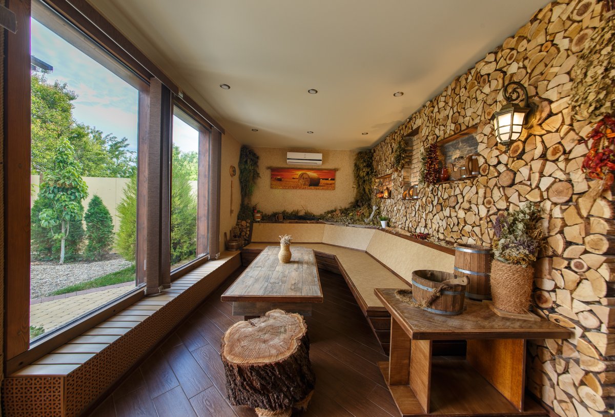 Интерьер душевой в бане