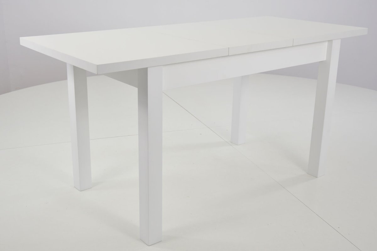 Белые реставрированные столы