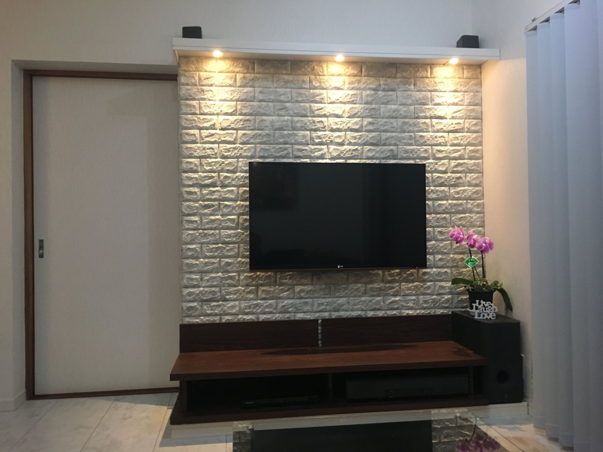 Телевизор скрытый за декором