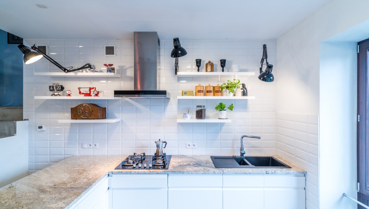 Кухня икеа Воксторп белая без верхних шкафов