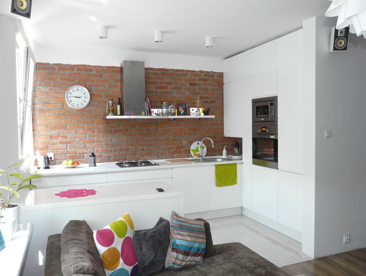 Кирпичная стена на кухне