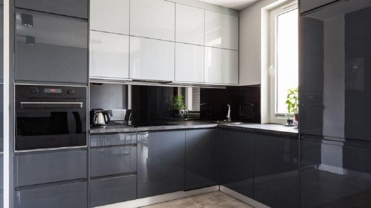 Белая глянцевая кухня икеа