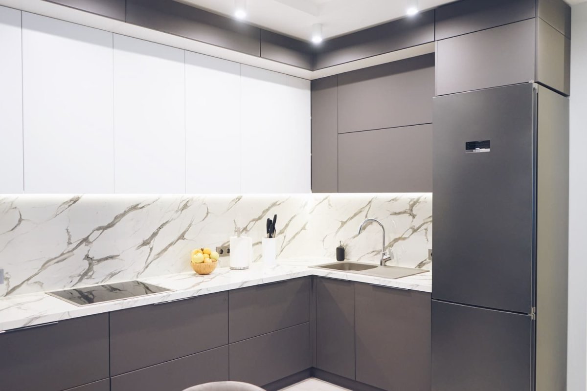 Кухня белый верх темный низ