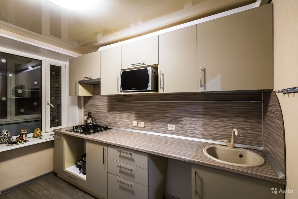 Кухонный гарнитур белый верх коричневый низ