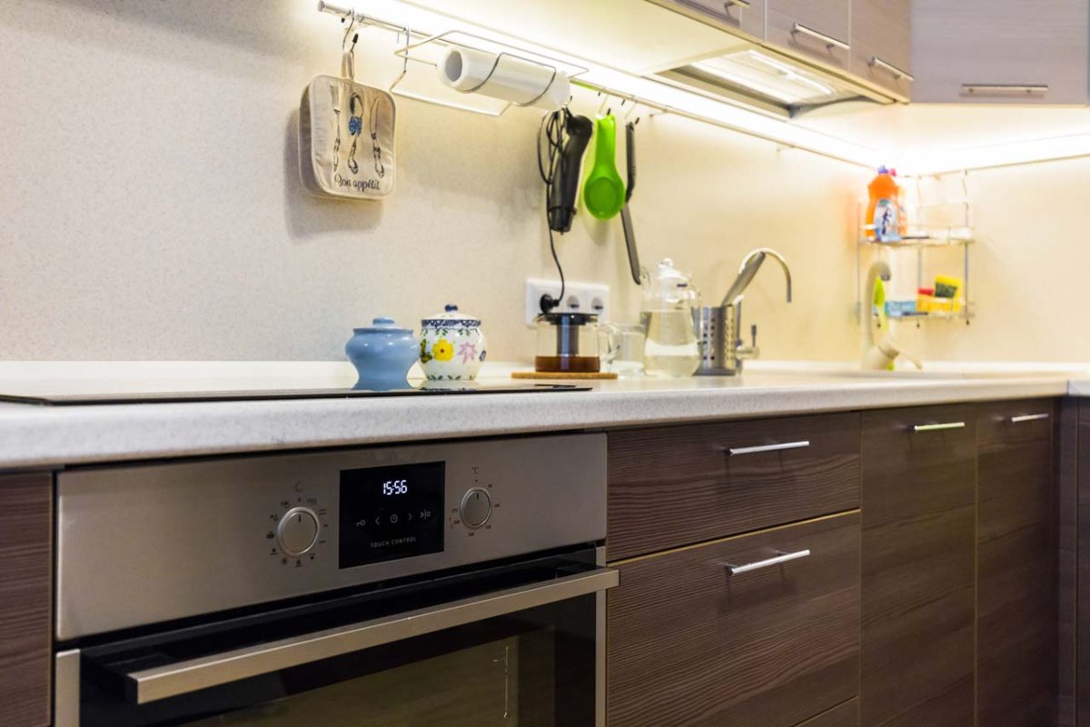 Кухонный гарнитур верх белый низ