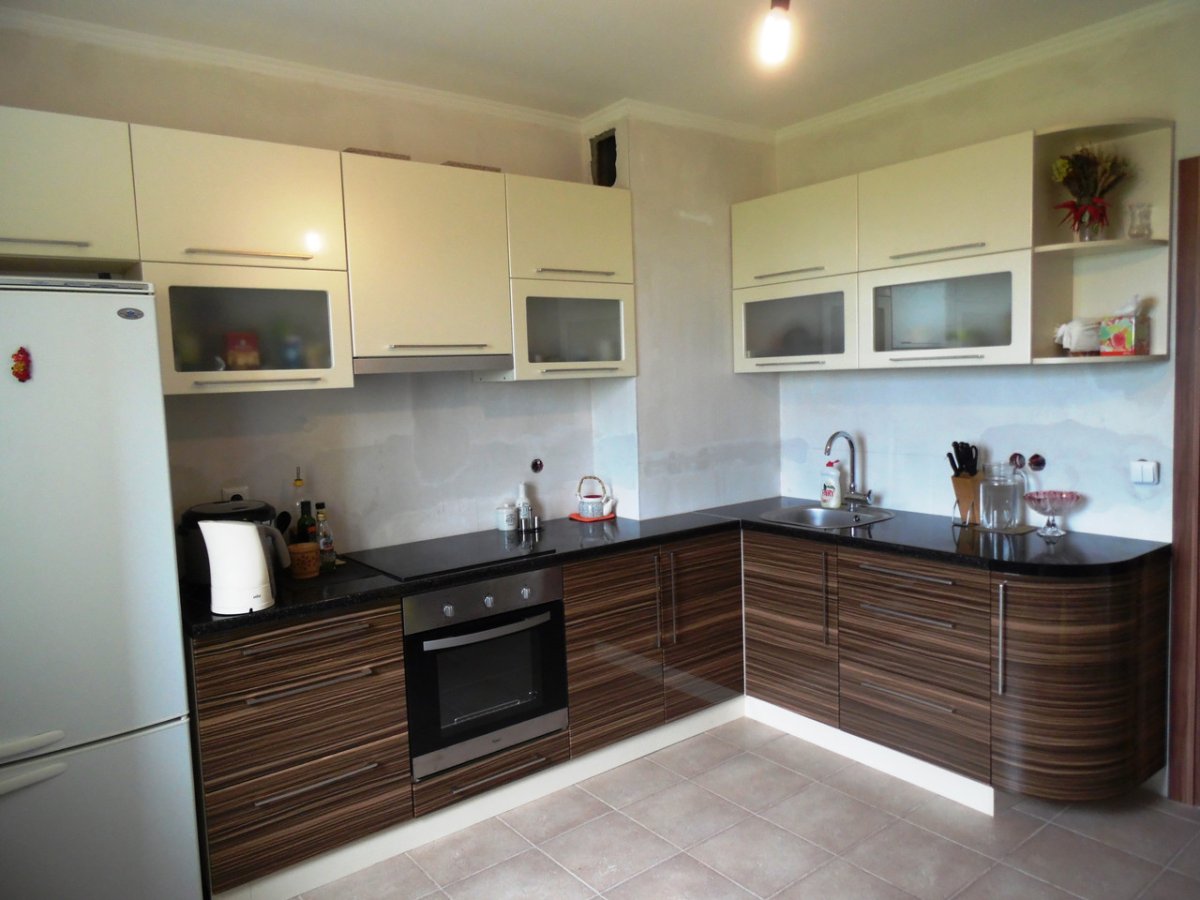 Кухня угловая серая