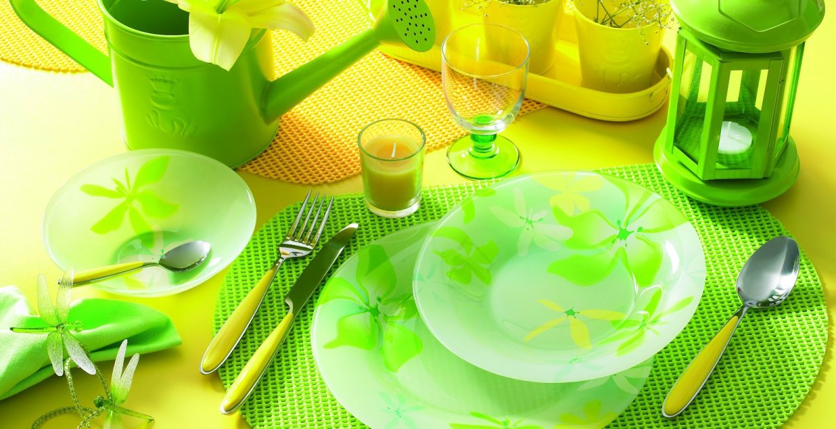 Яркая посуда для кухни