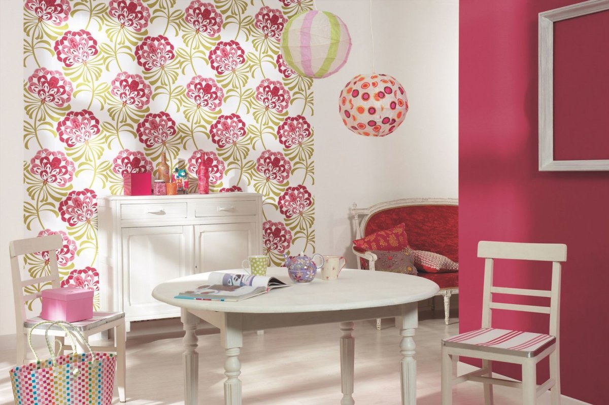 Чаепитие с пирожными