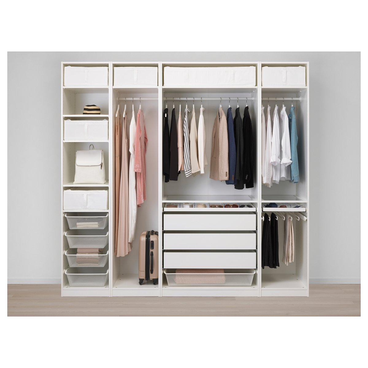 Шкафы купейные вместительные