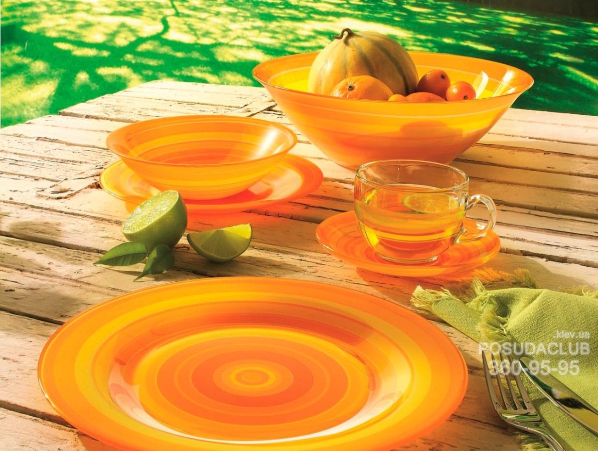 Кухня с оранжевыми акцентами