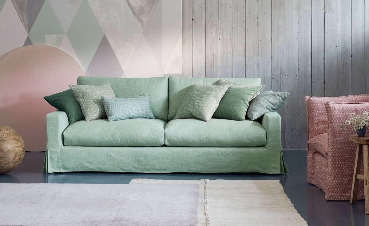 Бирюзовый диван в интерьере
