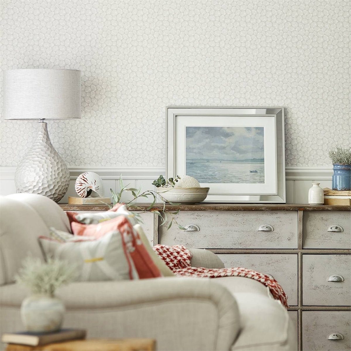 Серые стены в гостиной