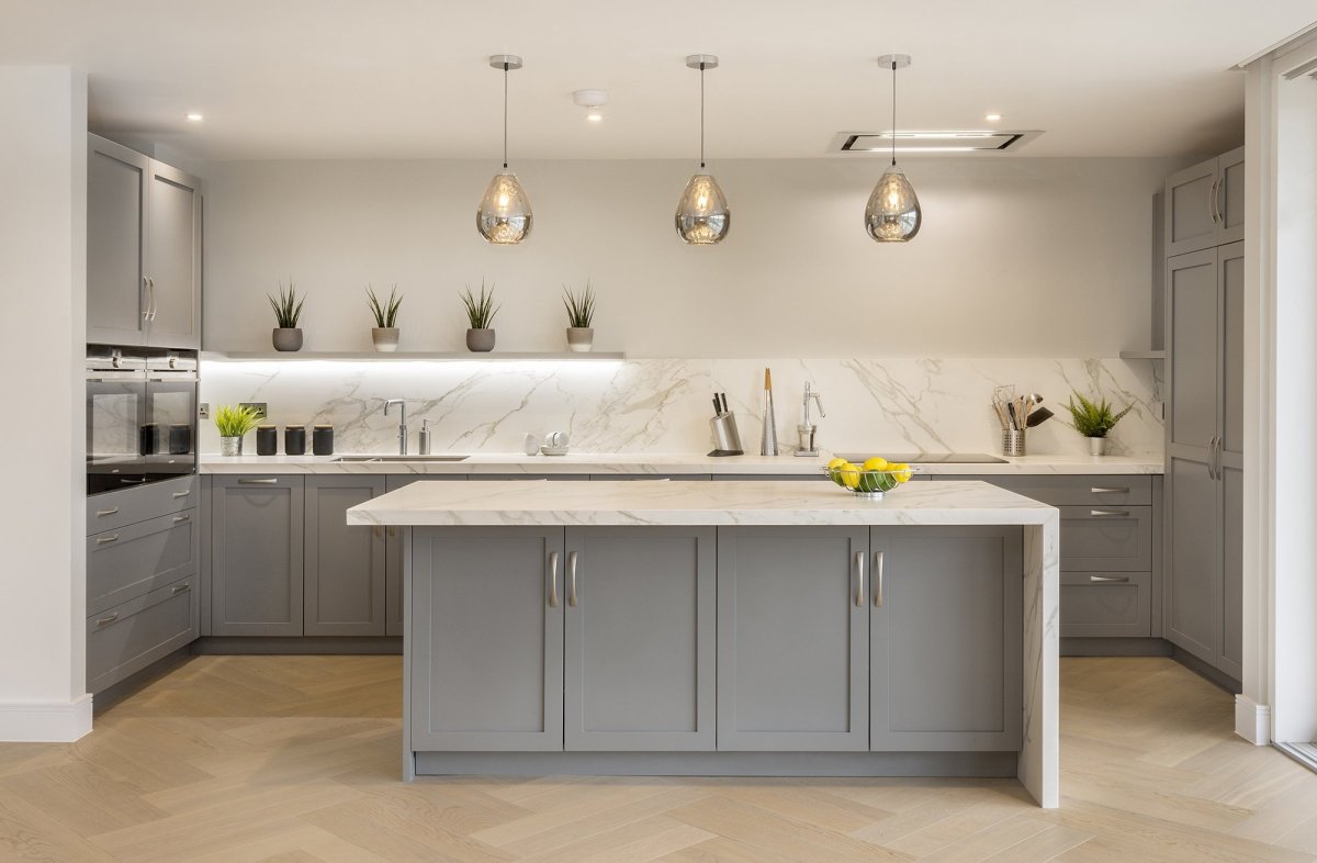 Кухня в бежевых тонах