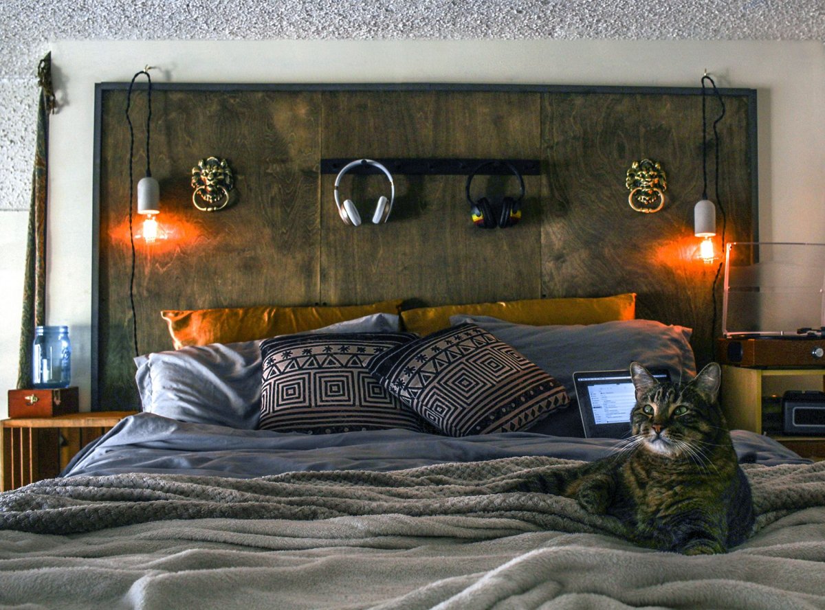 Настенное освещение комнаты