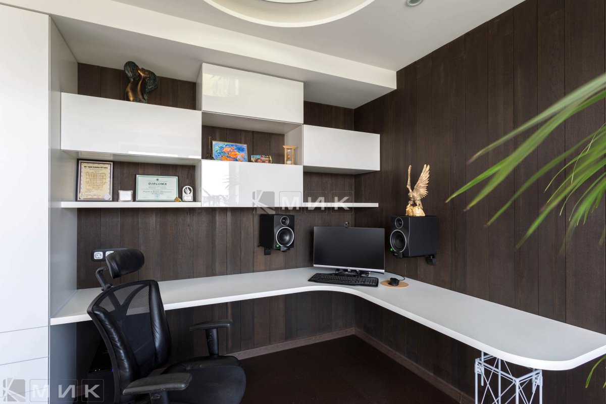 Рабочее место в шкафу