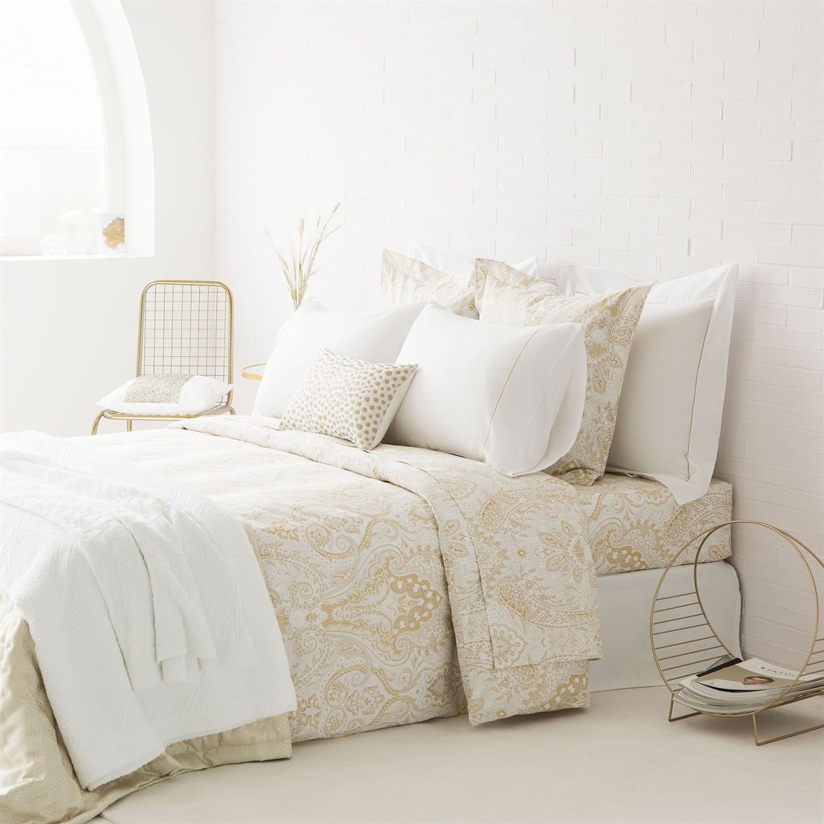 Белая кровать в стиле Zara