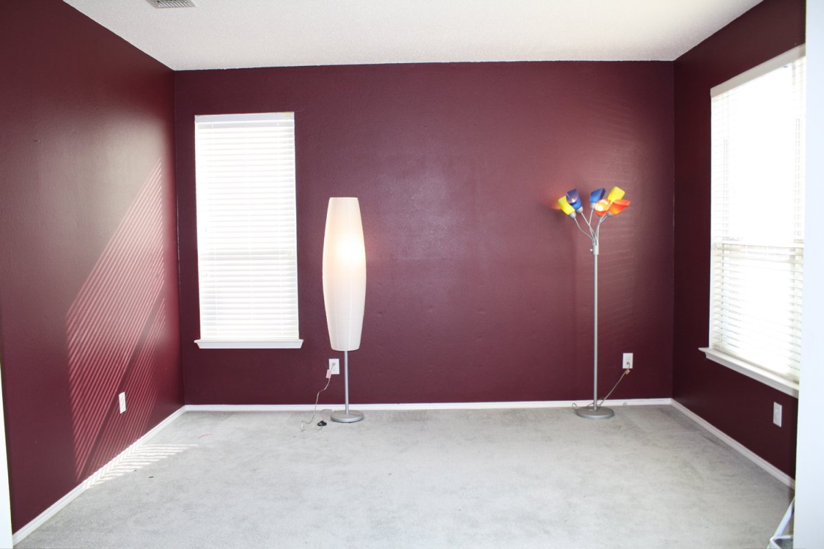 Водоэмульсионная краска фиолетовая