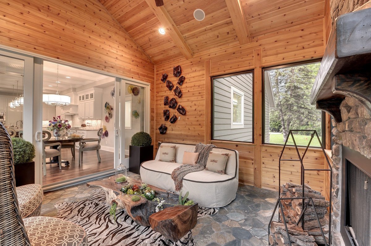 Интерьеры в домах из клееного бруса в скандинавском стиле