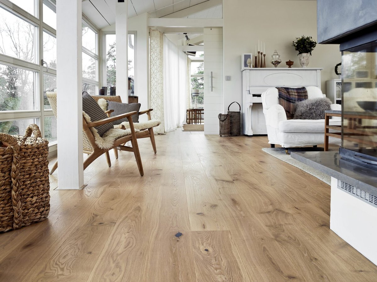 Выбеленный паркет в интерьере