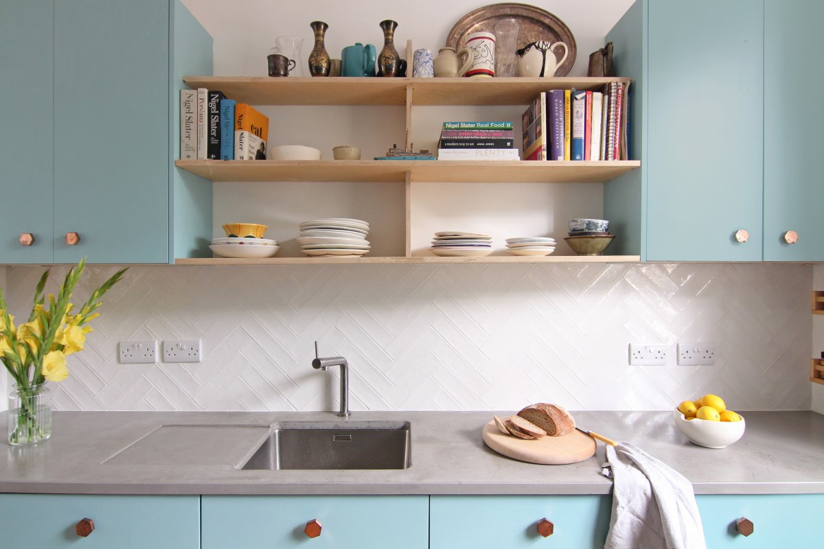 Кухни с полками