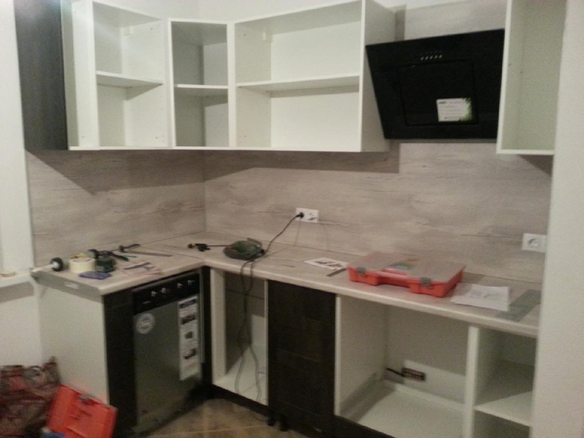 Сборка угловой кухни Леруа