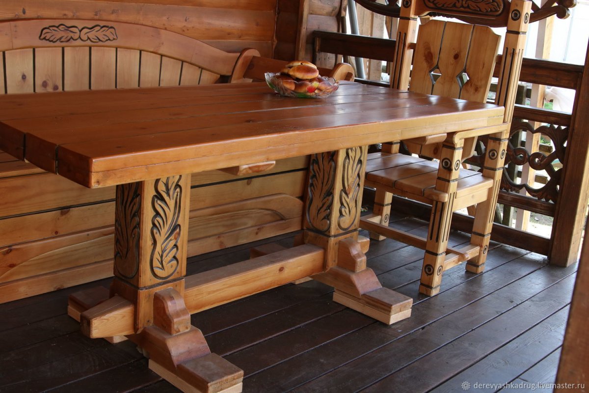 Кухонный стол в деревенском стиле