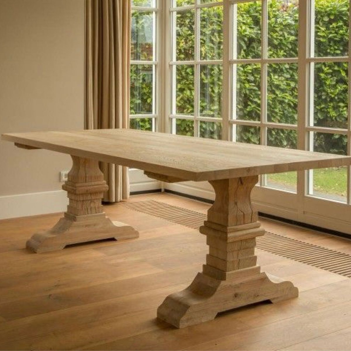 Стол деревянный