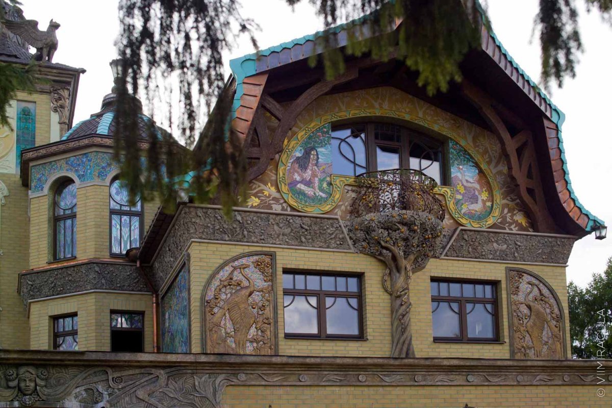 Необычный фасад частного дома