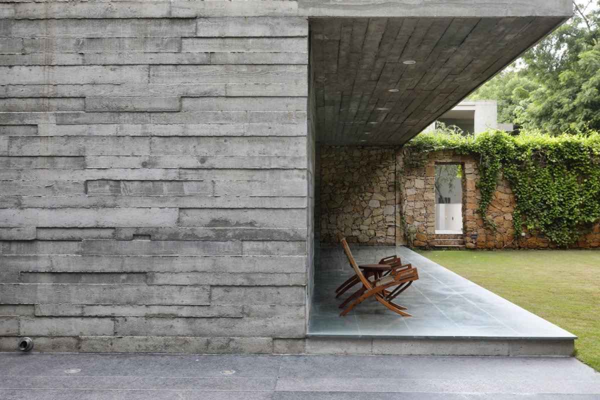 Дом с бетонными стенами