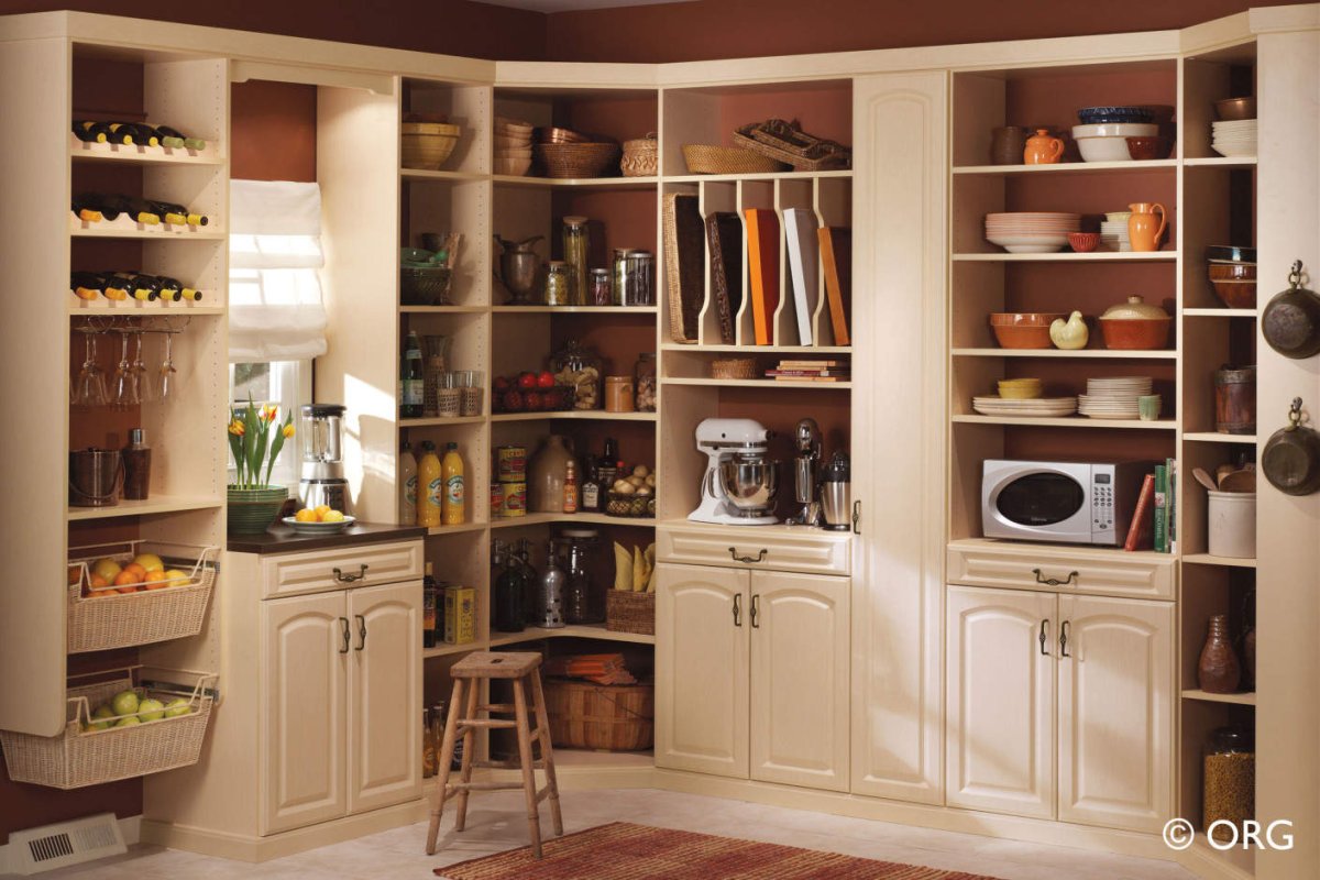 Маленькая кладовка на кухне