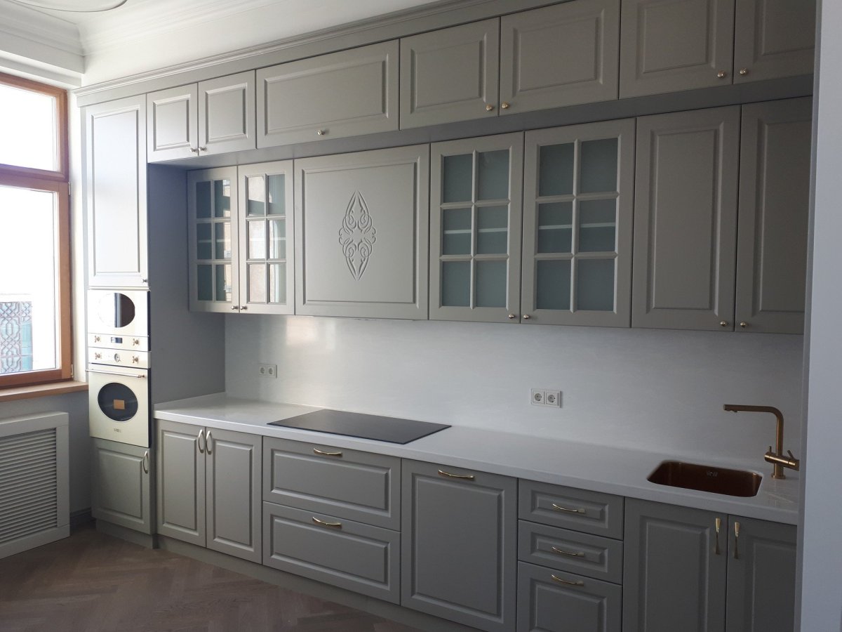 Кухня Неоклассика с антресолью